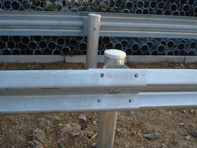 波形護(hù)欄板