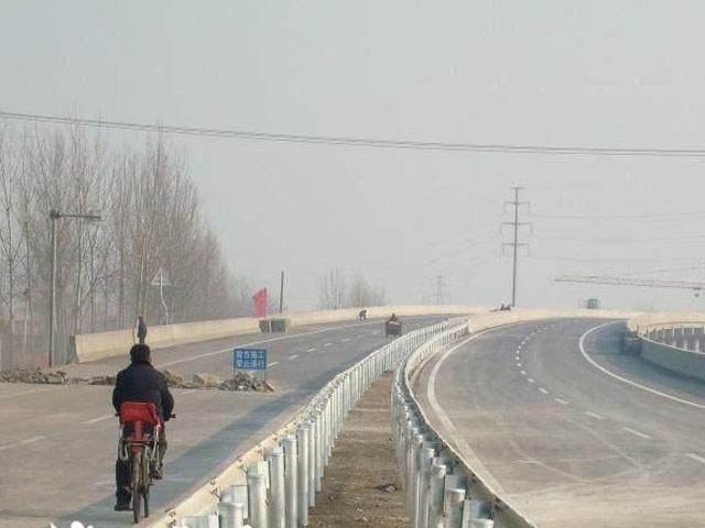 分隔帶護(hù)欄板