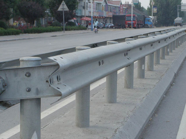 雙波護(hù)欄板