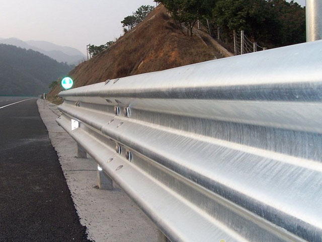 三波護(hù)欄板